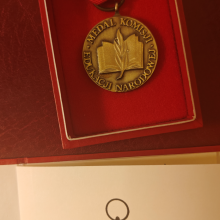 Medal Komisji Edukacji Narodowej dla Dyrektor Przedszkola Publicznego Bajkowej Akademii w Rozalinie